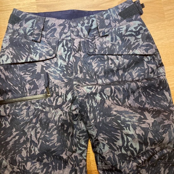 Kid's Patagonia Ski Pants - Picture 2 of 5